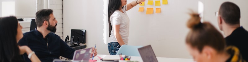 关于EMC易倍体育官方团队与联系方式